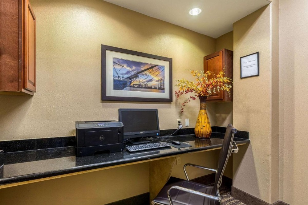 Comfort Suites Galveston Image 35